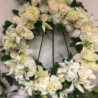 RH Wreath in Elegant White